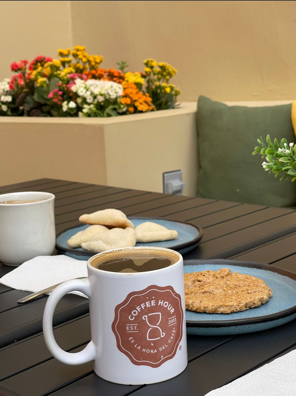 Americano, Galleta de Avena y Empanadas de Crema Pastelera